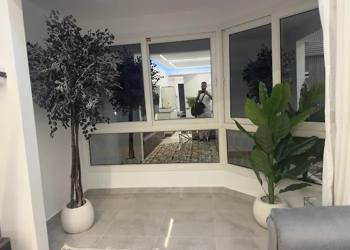 Apartment Modern 2 Bedroom With Private *
