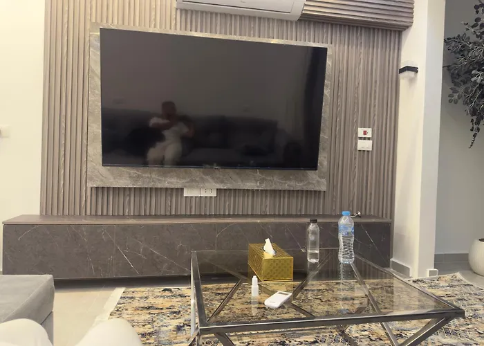 Apartment Modern 2 Bedroom With Private *